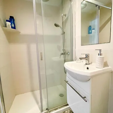 Homestay szállás Ensuite Double With Sea View In A Shared In The Centre Of Santa Eularia - Close To The Beach